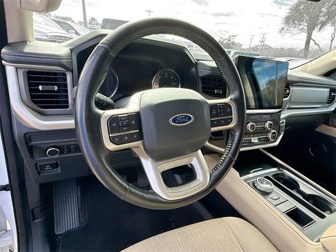Used 2022 Ford Expedition XLT image 12