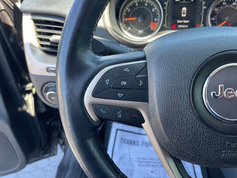 Used 2015 Jeep Cherokee Latitude w/ Cold Weather Group AWD/4WD image 15