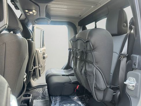 Used 2022 Jeep Gladiator Sport image 28