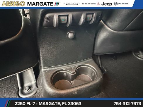 Used 2017 Jeep Wrangler Unlimited Sahara w/ Connectivity Group AWD/4WD image 12