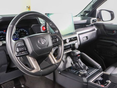 Used 2025 Toyota 4Runner TRD Off-Road Premium AWD/4WD image 23