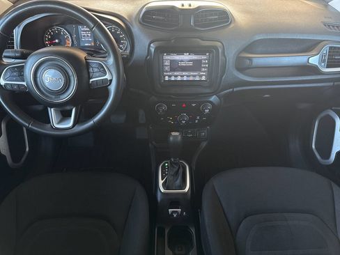 Used 2018 Jeep Renegade Latitude w/ Safety & Security Group FWD image 12