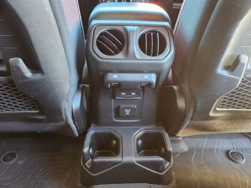 Used 2022 Jeep Gladiator Rubicon w/ Cold Weather Group image 20