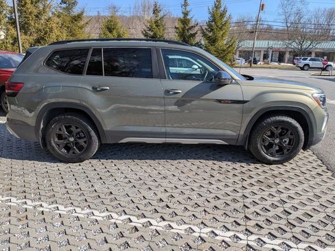 Used 2025 Volkswagen Atlas Peak Edition SE image 6