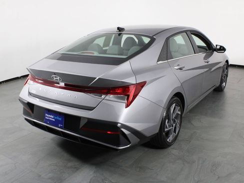 Certified 2025 Hyundai Elantra SEL image 15