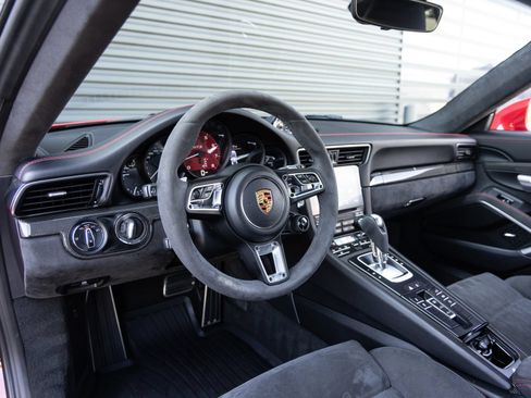 Certified 2019 Porsche 911 Carrera GTS RWD image 4