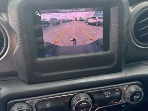 Used 2023 Jeep Gladiator Willys image 16