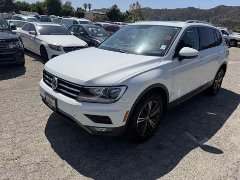 Used 2018 Volkswagen Tiguan SEL FWD image 3