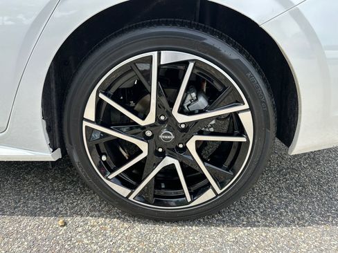 Certified 2025 Nissan Sentra SR w/ SR Premium Package FWD image 17