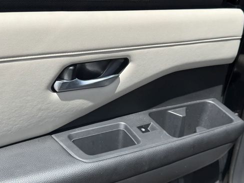 Used 2022 Nissan Pathfinder SL FWD image 12