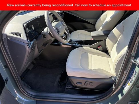 Used 2025 Kia Niro EX image 17