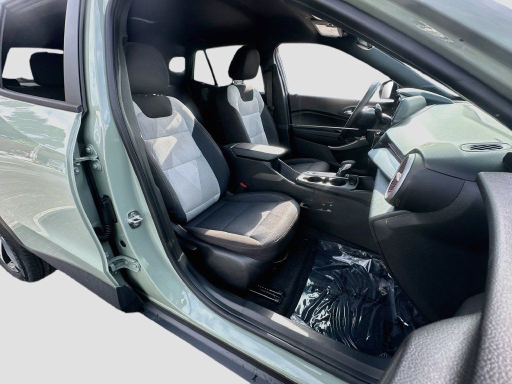 Used 2024 Chevrolet Trax RS FWD image 26