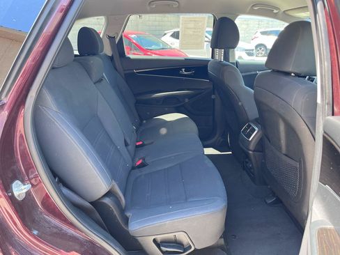 Used 2020 Kia Sorento FWD V6 image 16