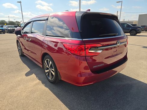 Used 2024 Honda Odyssey Touring image 5