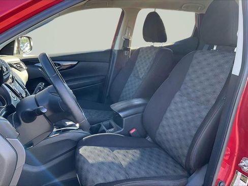 Used 2018 Nissan Rogue Sport SV w/ SV Technology Package image 25