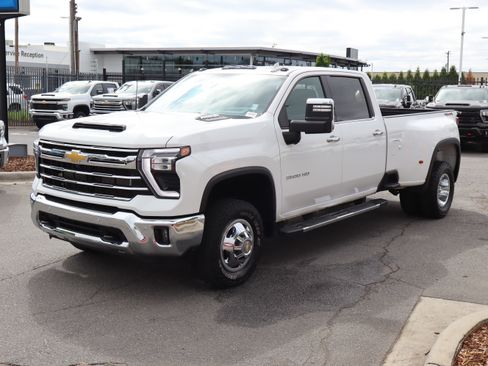 Used 2024 Chevrolet Silverado 3500 LTZ w/ LTZ Convenience Package AWD/4WD image 5