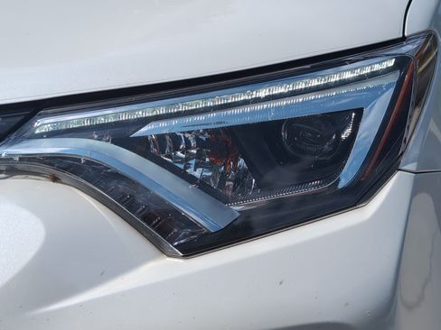 Used 2017 Toyota RAV4 Platinum AWD/4WD image 6