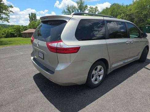 Used 2017 Toyota Sienna LE FWD image 9
