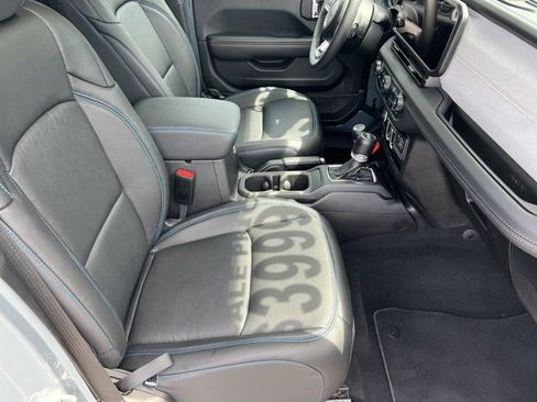 Used 2025 Jeep Wrangler Unlimited Sahara w/ Safety Group AWD/4WD image 15