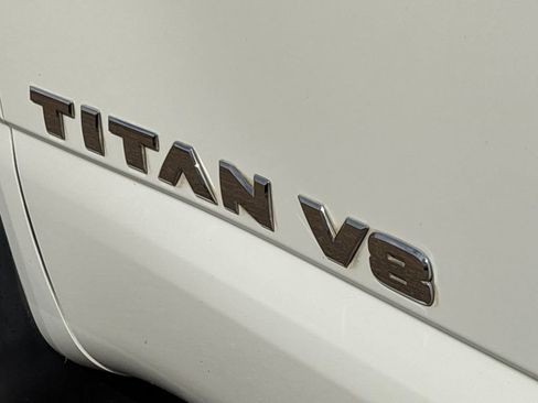 Used 2018 Nissan Titan SL image 32