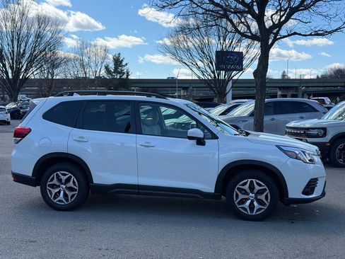 Used 2022 Subaru Forester Premium image 5