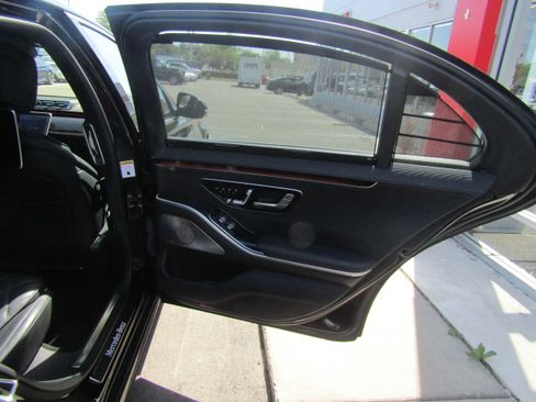 Used 2024 Mercedes-Benz S 580 4MATIC Sedan image 12