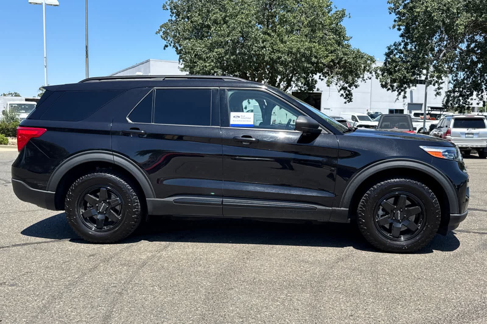Used 2023 Ford Explorer XLT w/ Equipment Group 202A AWD/4WD image 8