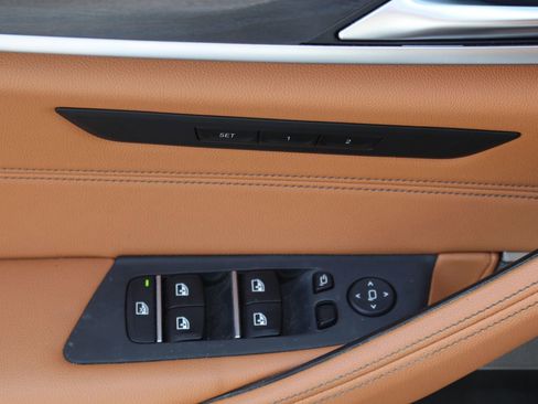 Used 2021 BMW 530e w/ Premium Package image 18