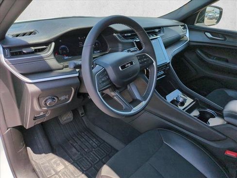 Used 2024 Jeep Grand Cherokee L Altitude AWD/4WD image 10