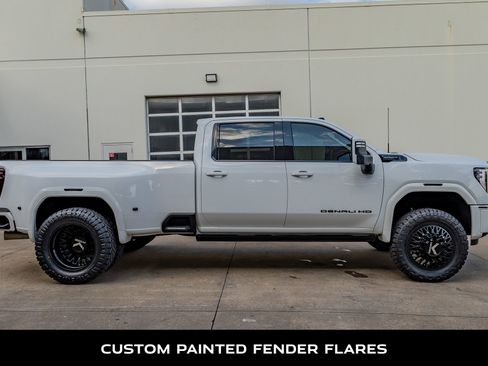 Used 2024 GMC Sierra 3500 Denali Ultimate image 11