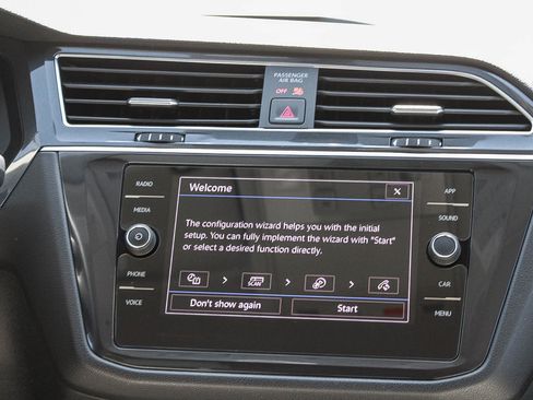 Used 2021 Volkswagen Tiguan SE FWD image 14