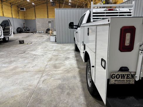 Used 2020 Ford F250 XL w/ Power Equipment Group image 9