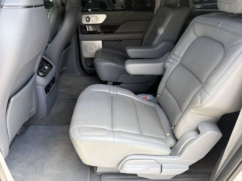 Used 2021 Lincoln Navigator L Reserve w/ Luxury Package AWD/4WD image 21