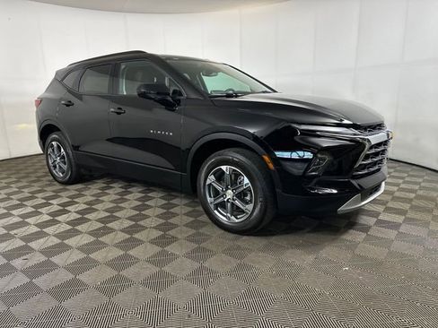 Used 2024 Chevrolet Blazer LT w/ Convenience Package FWD image 2