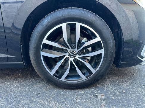 Used 2025 Volkswagen Jetta SE image 30