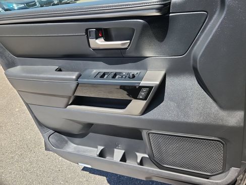 Used 2025 Toyota Tundra Limited AWD/4WD image 9