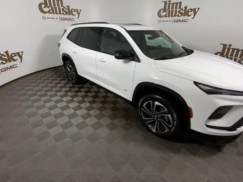 Used 2026 Buick Enclave Sport Touring w/ Power Package FWD image 2