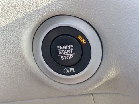 Used 2024 Chrysler Pacifica Touring-L image 23