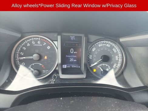 Used 2021 Toyota Tacoma TRD Off-Road image 16