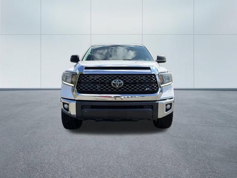 Used 2020 Toyota Tundra SR5 w/ SR5 Convenience Package AWD/4WD image 3