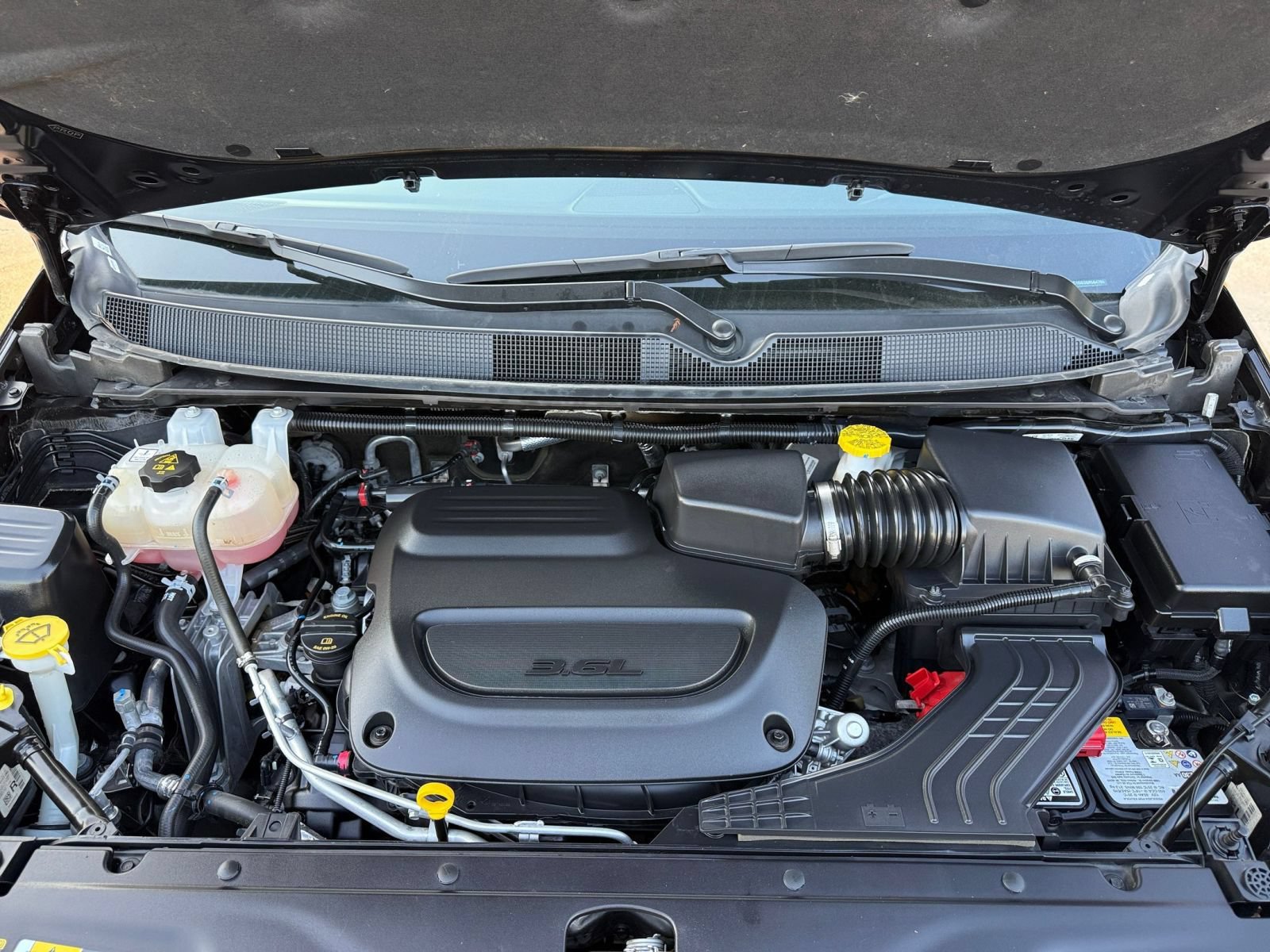 Used 2025 Chrysler Pacifica Limited FWD image 35