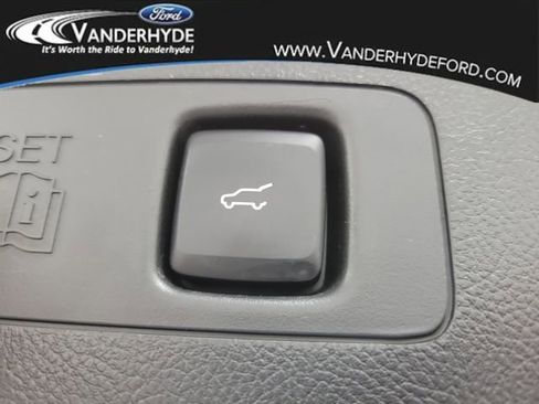 Used 2023 Lincoln Corsair Reserve w/ Equipment Group 201A image 8