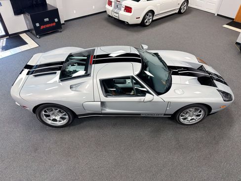 Used 2005 Ford GT RWD image 7