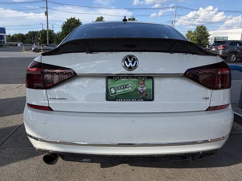 Used 2017 Volkswagen Passat 1.8T R-Line w/ R-Line Lighting Package FWD image 14