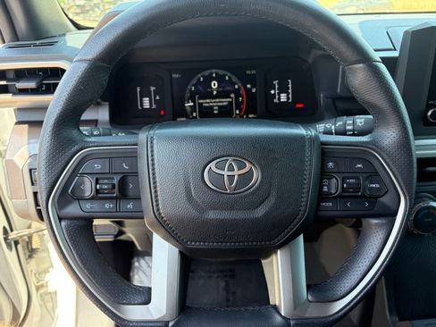 Used 2025 Toyota 4Runner SR5 AWD/4WD image 11