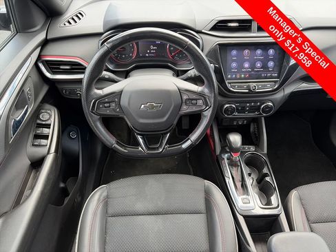 Used 2022 Chevrolet TrailBlazer RS w/ Sun and Liftgate Package FWD image 13