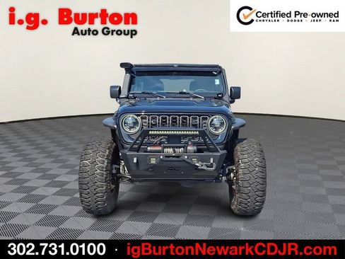 Used 2024 Jeep Wrangler Unlimited Rubicon AWD/4WD image 2