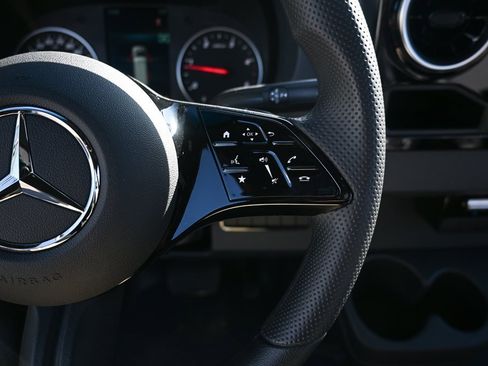 Used 2025 Mercedes-Benz Sprinter 2500 image 11