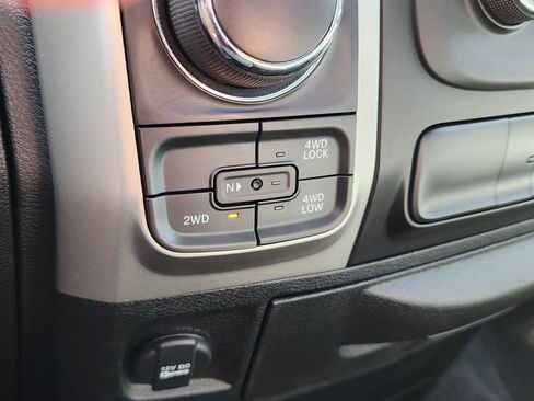 Used 2019 RAM 1500 Classic SLT AWD/4WD image 27