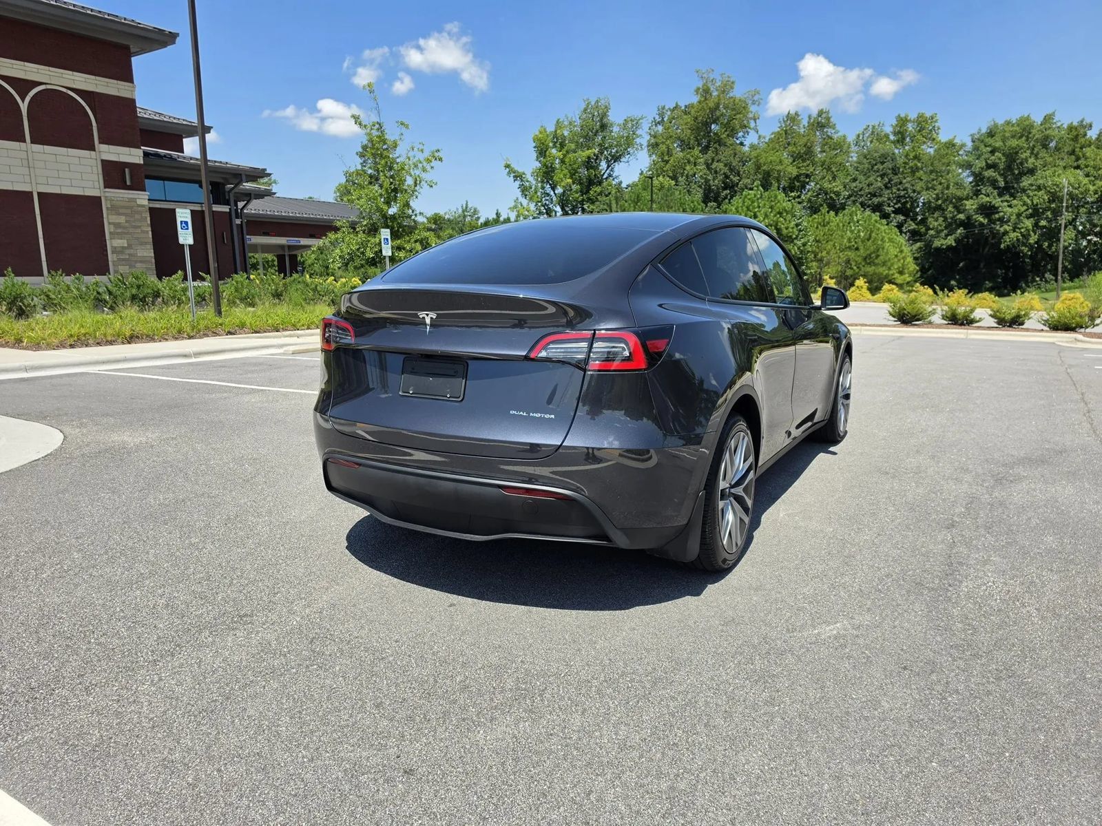 Used 2024 Tesla Model Y Long Range AWD/4WD image 5